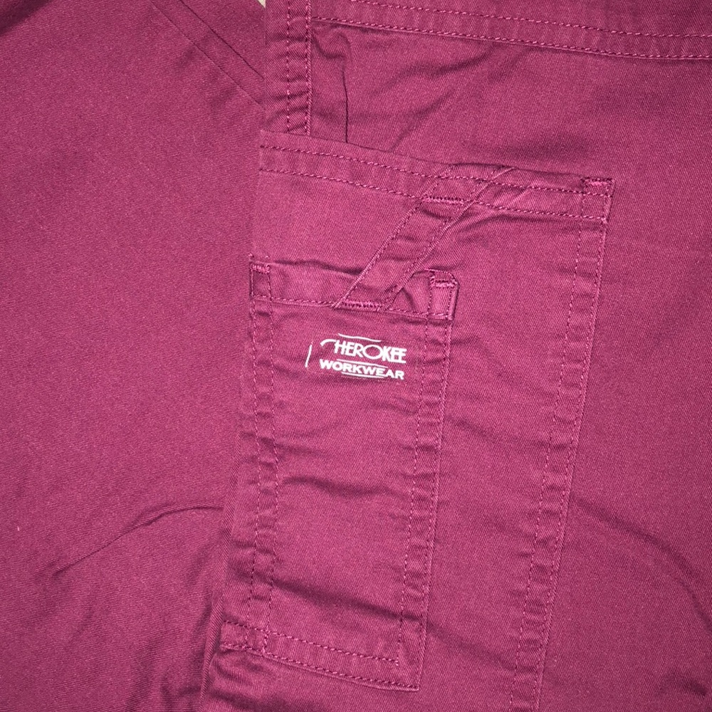 Scrub Set 👩🏼‍⚕️ - Picture 3 of 7